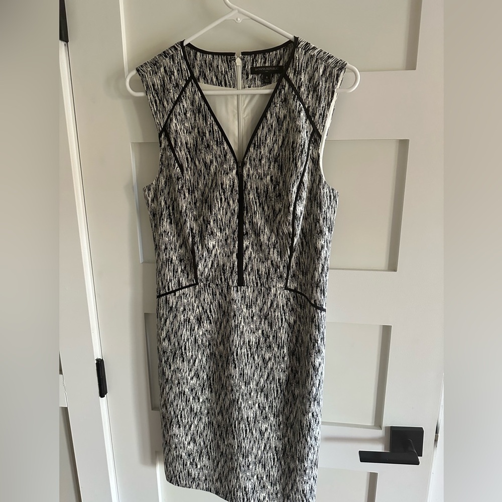Banana republic black and white shift dress zipper front